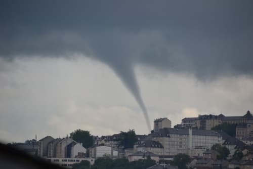 Image d'illustration pour Orage : foudre et coulées de boue en Midi Pyrénées et Languedoc Roussillon