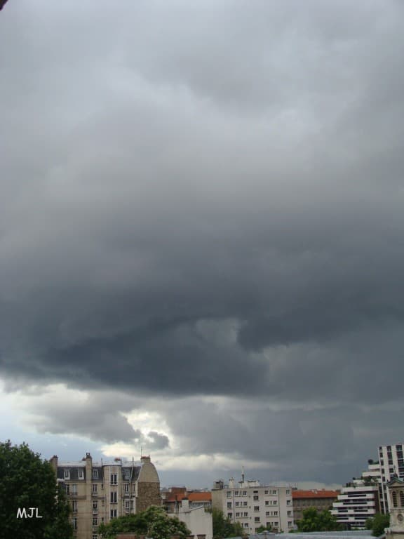 Image d'illustration pour Averses, orages et fraîcheur pour le dernier dimanche de juin