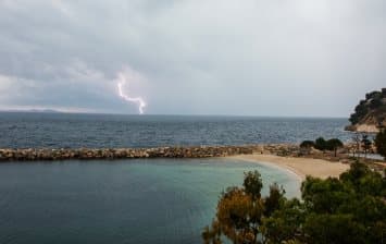 Image d'illustration pour Forte pluie et orage après une longue période sèche au Sud-Est