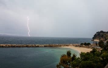 Image d'illustration pour Forte pluie et orage après une longue période sèche au Sud-Est